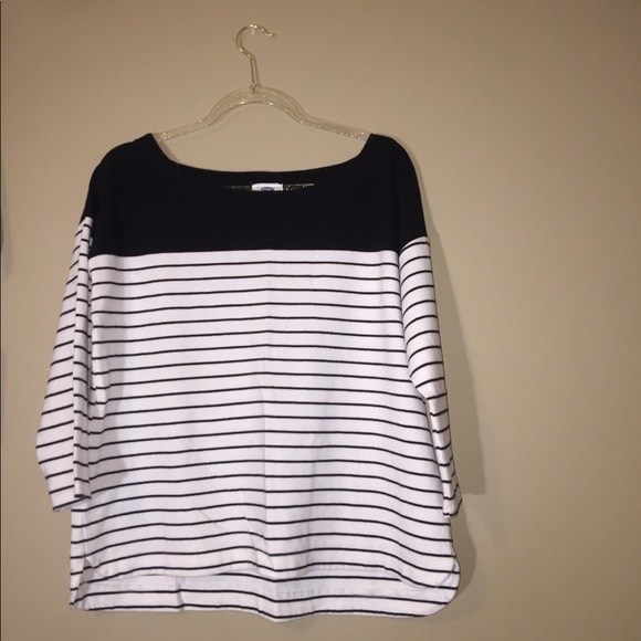 🍁🛍⚪️Old Navy Long Sleeve Shirt⚫️ - Picture 2 of 4